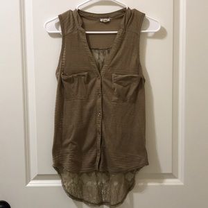 Eyeshadow sleeveless button up top - size large